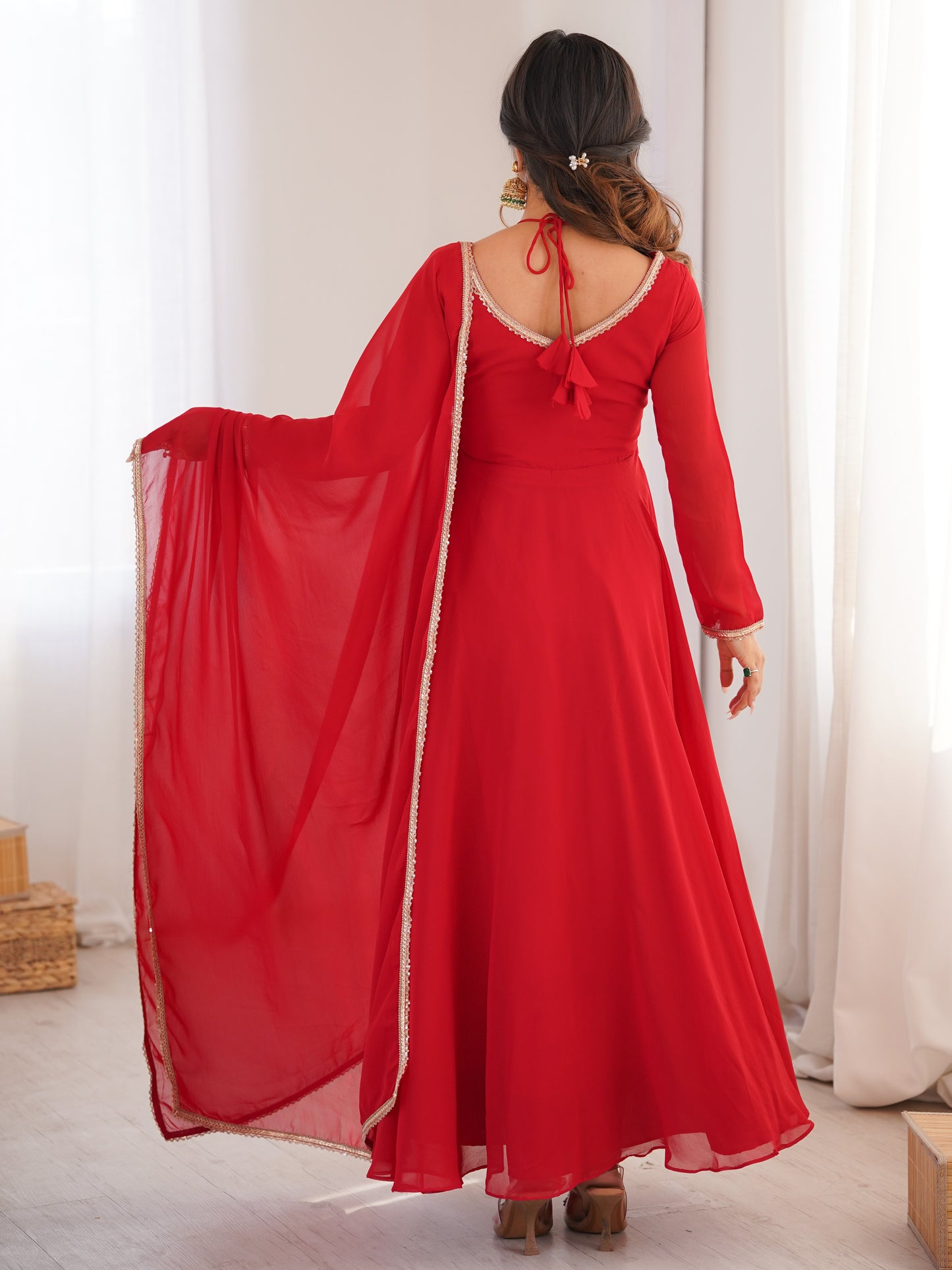 Eye-catchy Red Plain Georgette Wedding Wear Gown