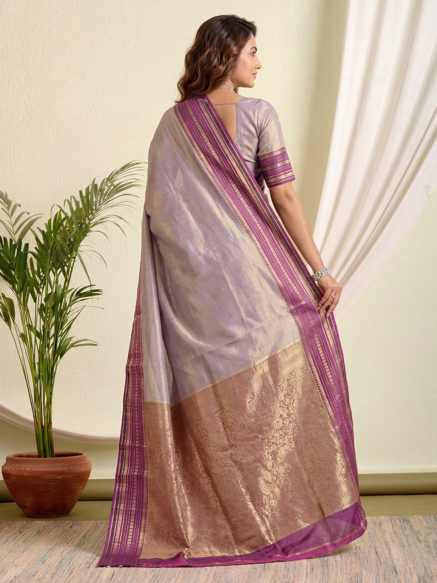 Dazzling  Lavender Digital Printed Tissue Silk Saree With Blouse